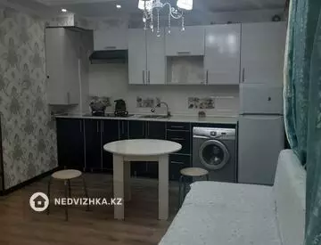 1-комнатная квартира, этаж 3 из 3, 37 м², миниатюра 2