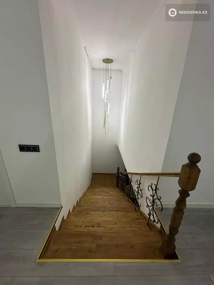 10-комнатный дом, 6 соток, 550 м², фотография 5