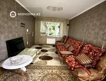 3-комнатная квартира, этаж 1 из 5, 60 м², На длительный срок