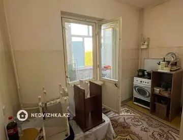 1-комнатная квартира, этаж 4 из 5, 38 м²