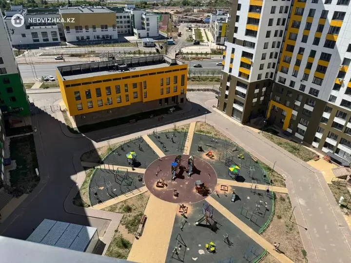 1-комнатная квартира, этаж 13 из 23, 37 м², фотография 2