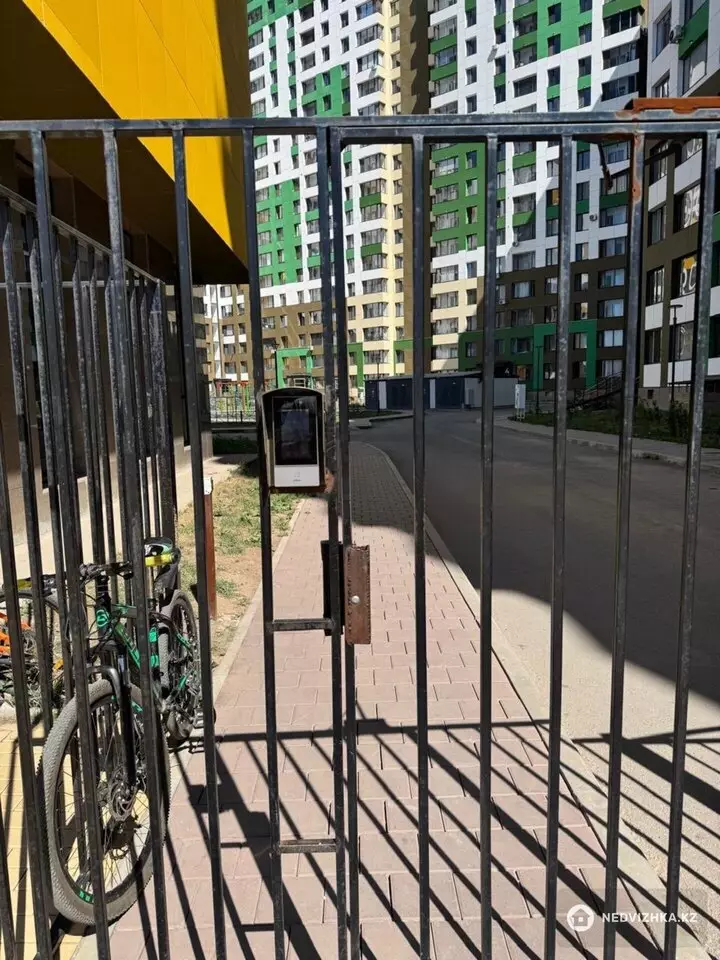 1-комнатная квартира, этаж 13 из 23, 37 м², фотография 4