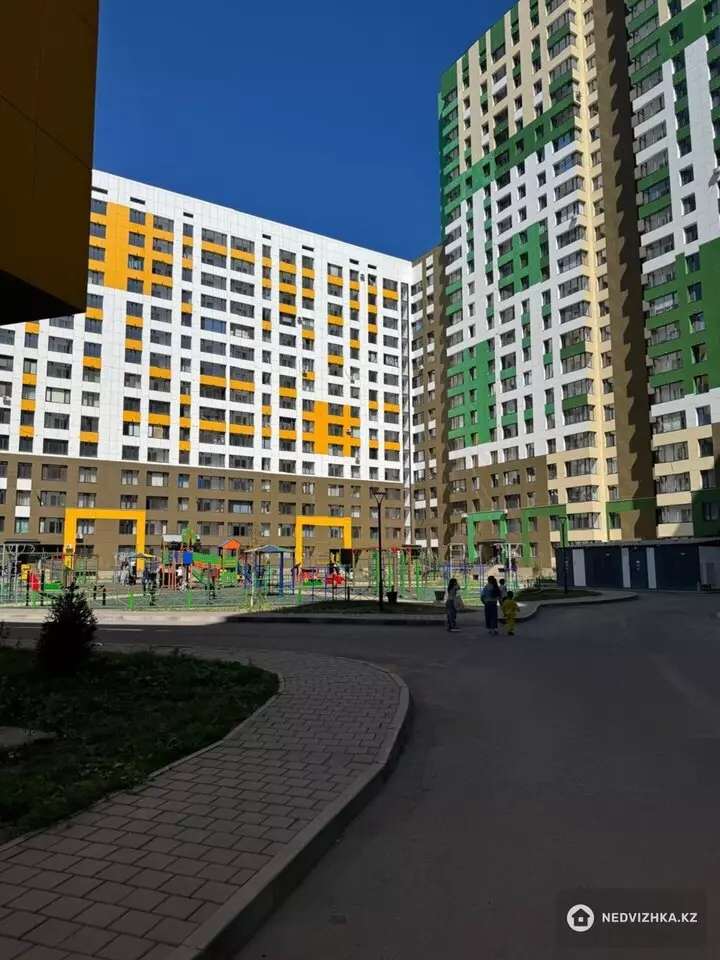 1-комнатная квартира, этаж 13 из 23, 37 м², фотография 5