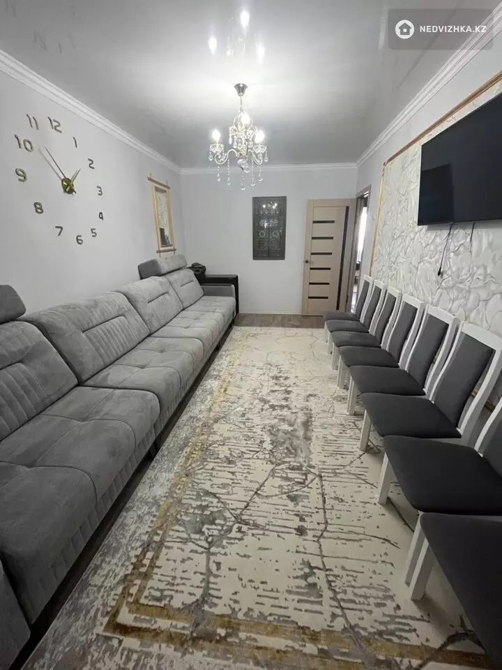 4-комнатная квартира, этаж 5 из 5, 70 м², фотография 2