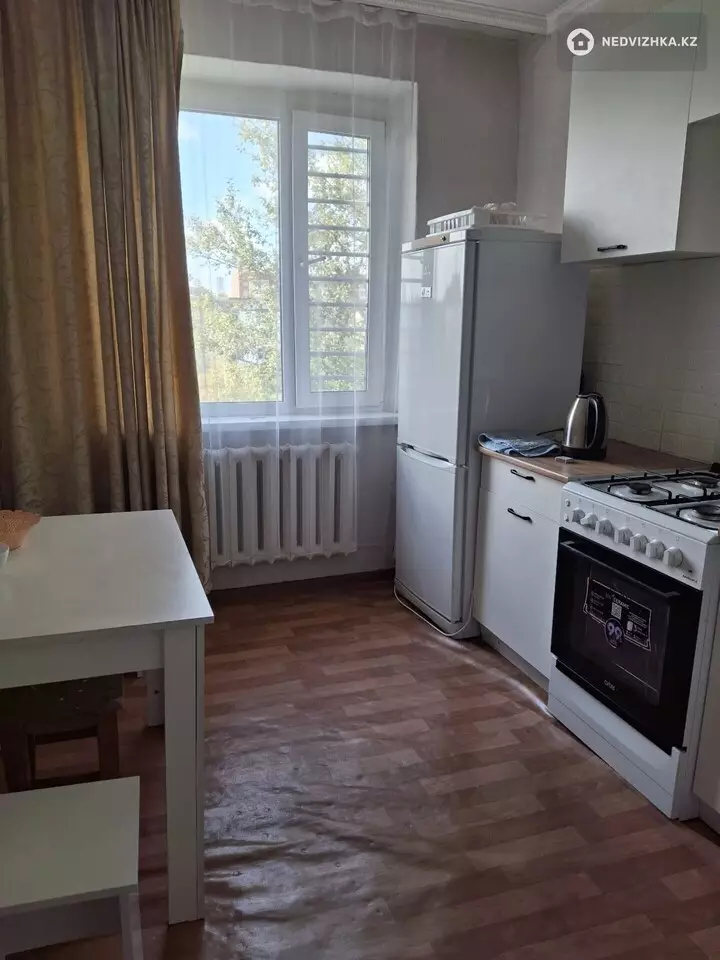 1-комнатная квартира, этаж 5 из 5, 39 м², Посуточно, фотография 3