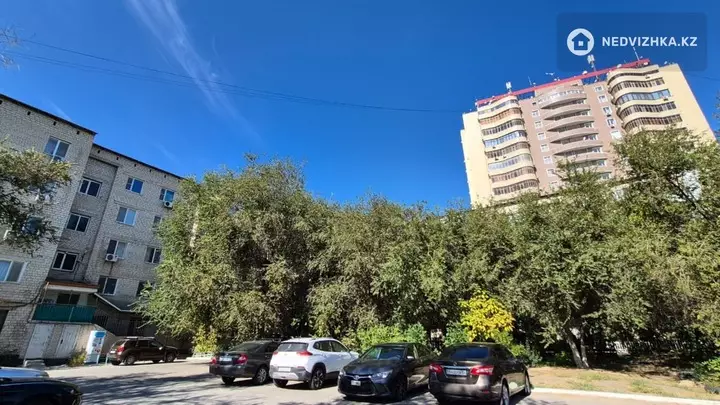 3-комнатная квартира, этаж 2 из 5, 82 м², фотография 2