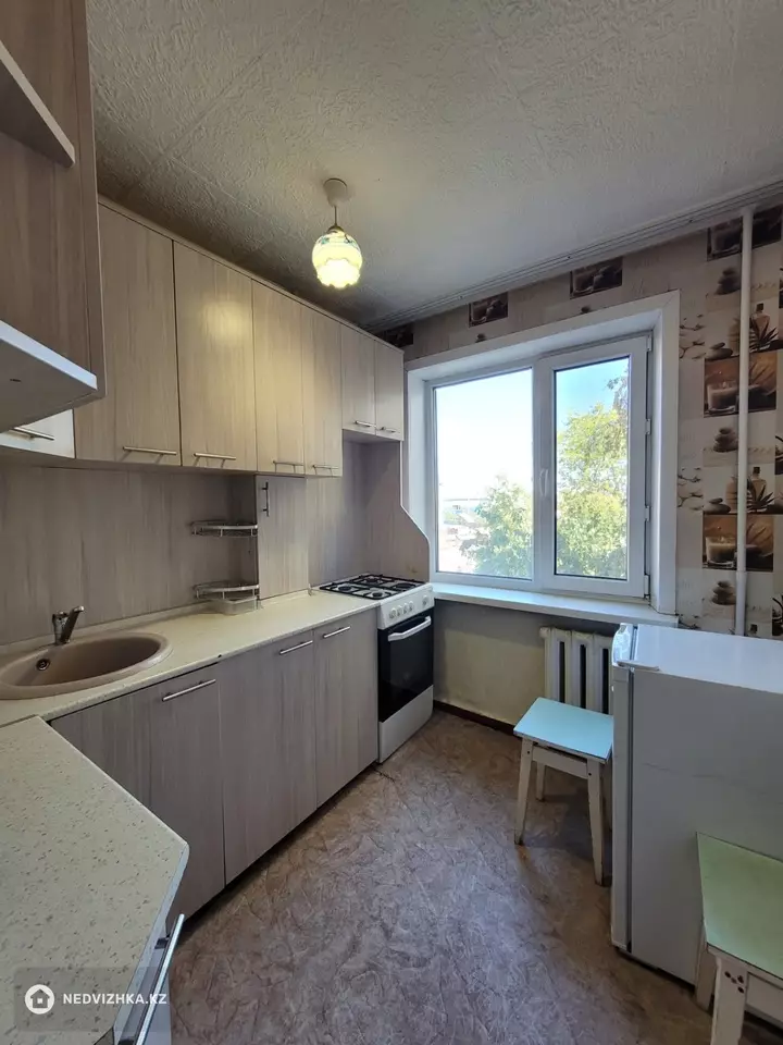 2-комнатная квартира, этаж 3 из 5, 45 м², фотография 3