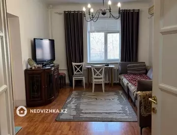3-комнатная квартира, этаж 3 из 3, 71 м², миниатюра 1