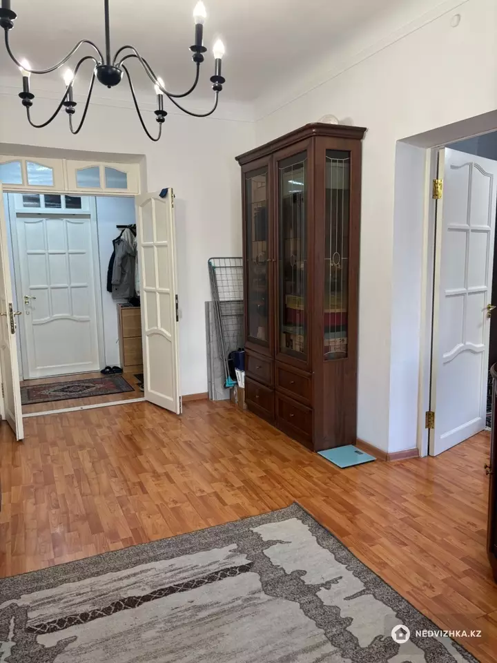 3-комнатная квартира, этаж 3 из 3, 71 м², фотография 2