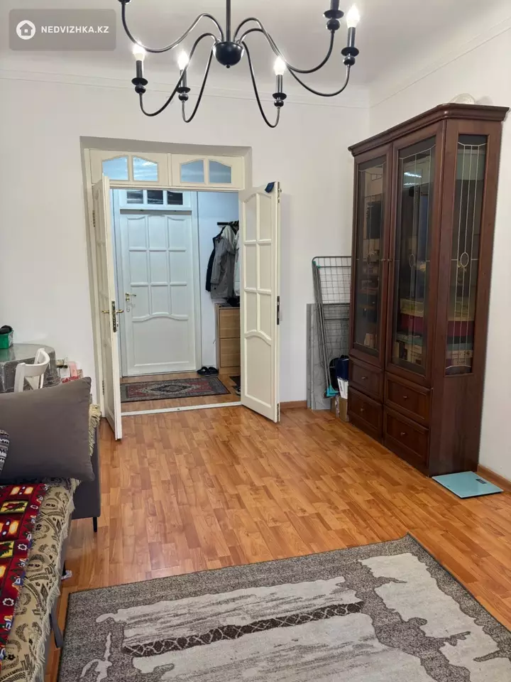 3-комнатная квартира, этаж 3 из 3, 71 м², фотография 3