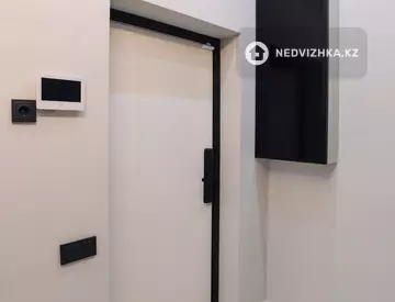 3-комнатная квартира, этаж 3 из 3, 80 м², миниатюра 2