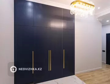 3-комнатная квартира, этаж 3 из 3, 80 м², миниатюра 1