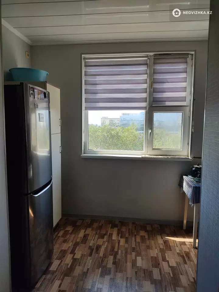 2-комнатная квартира, этаж 4 из 5, 56 м², фотография 2