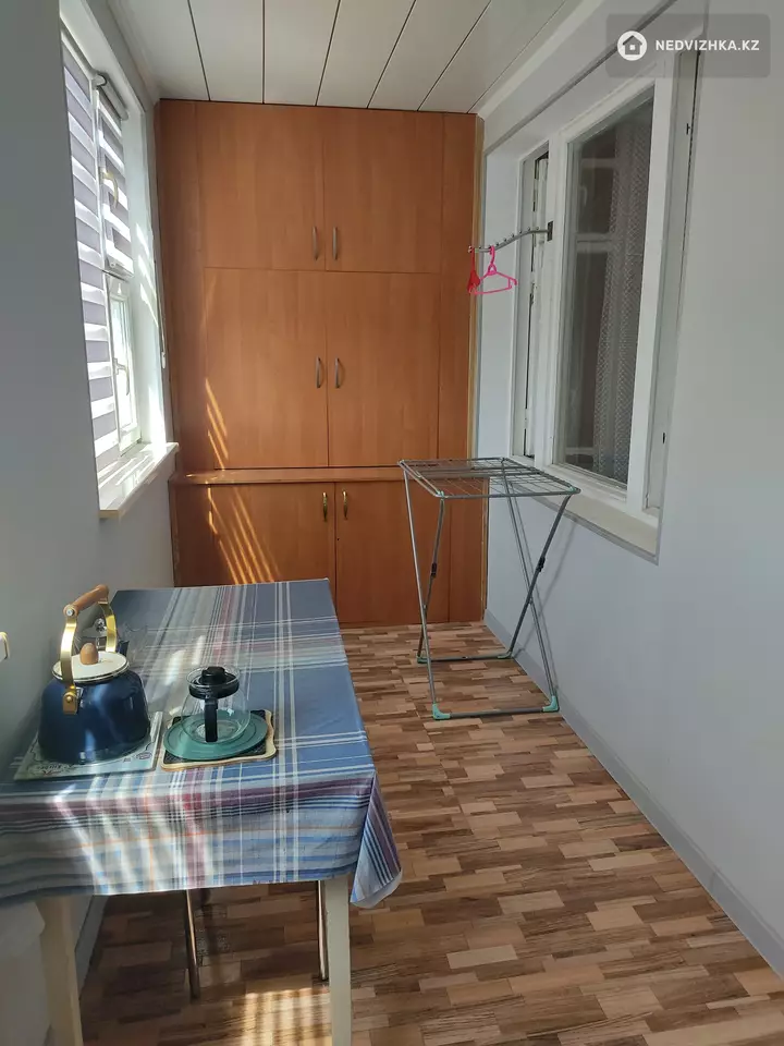 2-комнатная квартира, этаж 4 из 5, 56 м², фотография 3