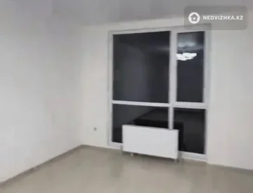 2-комнатная квартира, этаж 9 из 10, 68 м², миниатюра 2