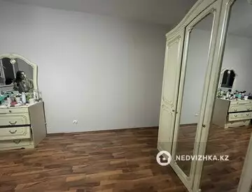 2-комнатная квартира, этаж 4 из 16, 82 м², миниатюра 3