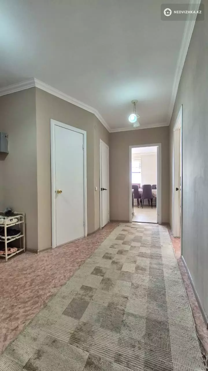 3-комнатная квартира, этаж 2 из 5, 80 м², На длительный срок, фотография 2