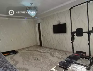 3-комнатная квартира, этаж 2 из 5, 80 м², На длительный срок