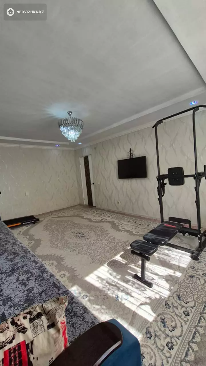 3-комнатная квартира, этаж 2 из 5, 80 м², На длительный срок, фотография 3