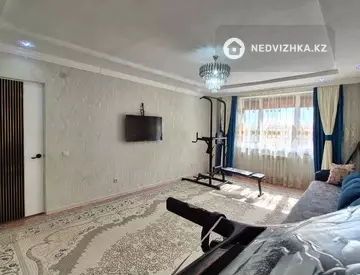 3-комнатная квартира, этаж 2 из 5, 80 м², На длительный срок