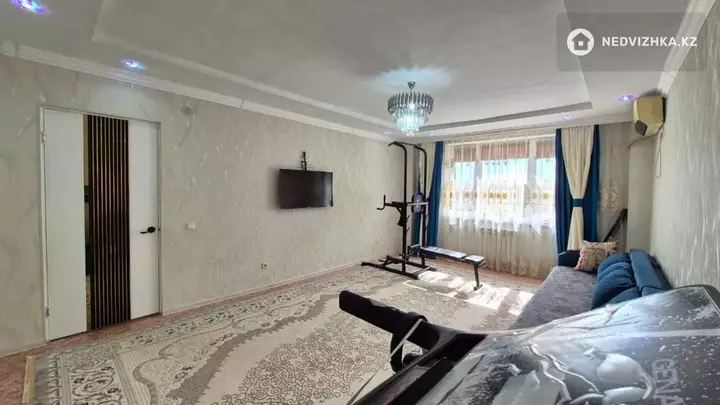 3-комнатная квартира, этаж 2 из 5, 80 м², На длительный срок, фотография 4