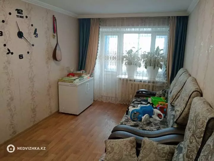 3-комнатная квартира, этаж 2 из 4, 56 м², фотография 2