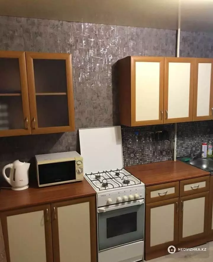 1-комнатная квартира, этаж 3 из 8, 38 м², На длительный срок