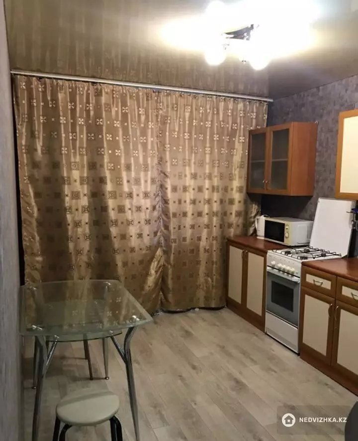 1-комнатная квартира, этаж 3 из 8, 38 м², На длительный срок, фотография 2