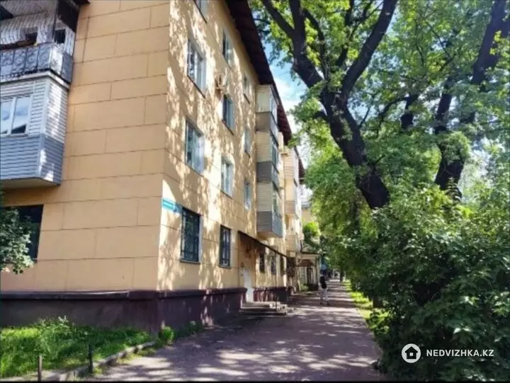 4-комнатная квартира, этаж 2 из 4, 86 м², фотография 2