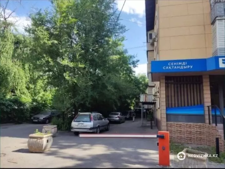 4-комнатная квартира, этаж 2 из 4, 86 м², фотография 4
