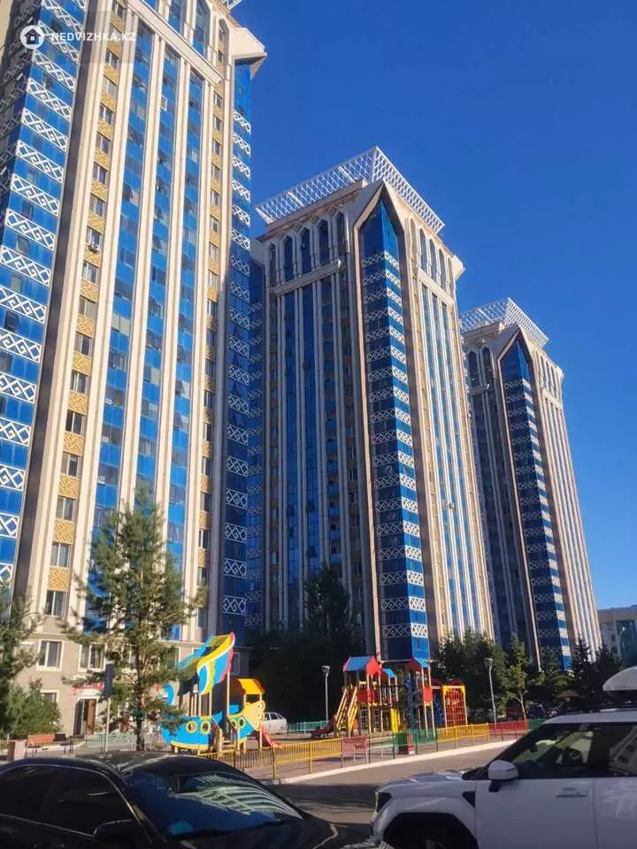 4-комнатная квартира, этаж 7 из 24, 107 м²