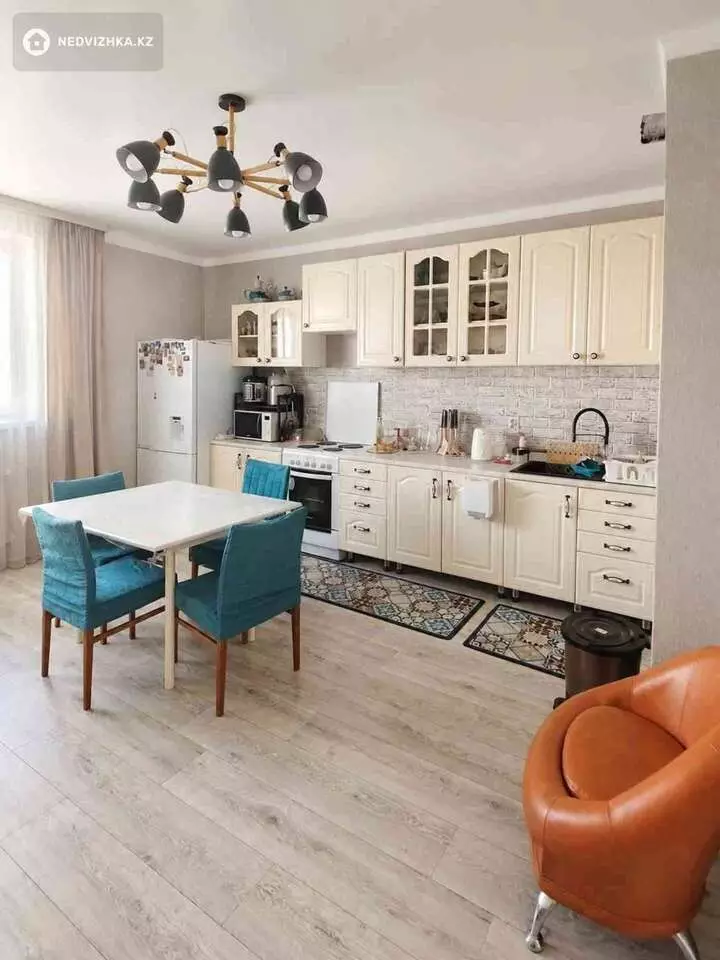 3-комнатная квартира, этаж 15 из 16, 132 м², фотография 2