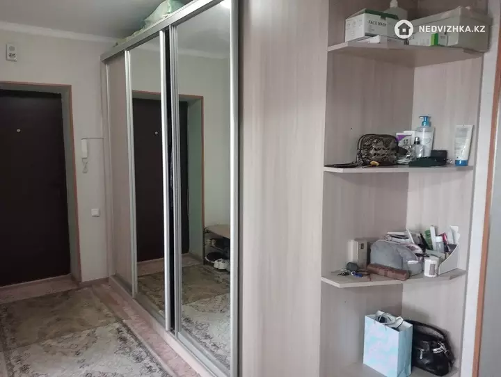 2-комнатная квартира, этаж 9 из 9, 61 м², фотография 2
