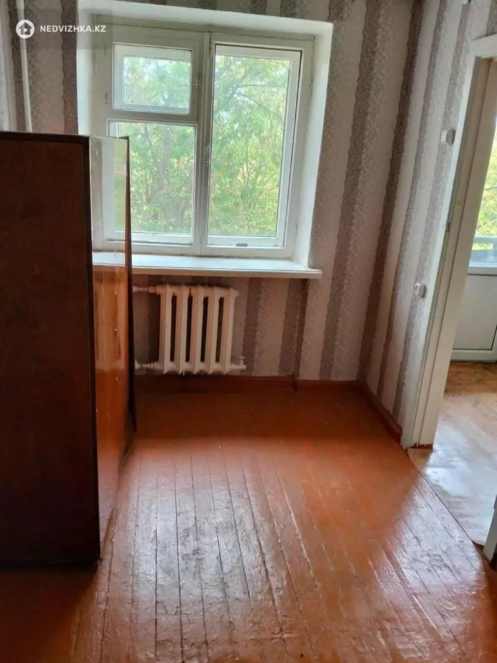 2-комнатная квартира, этаж 2 из 4, 42 м², фотография 3