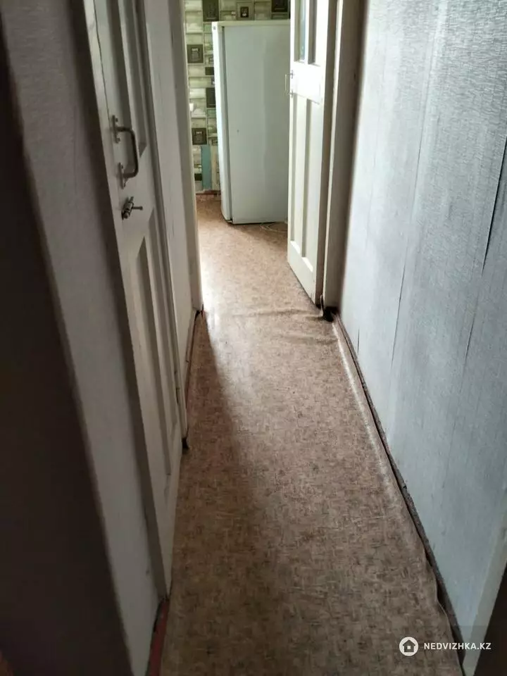 2-комнатная квартира, этаж 2 из 4, 42 м², фотография 4