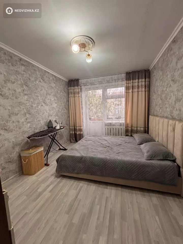 3-комнатная квартира, этаж 3 из 4, 66 м², фотография 4