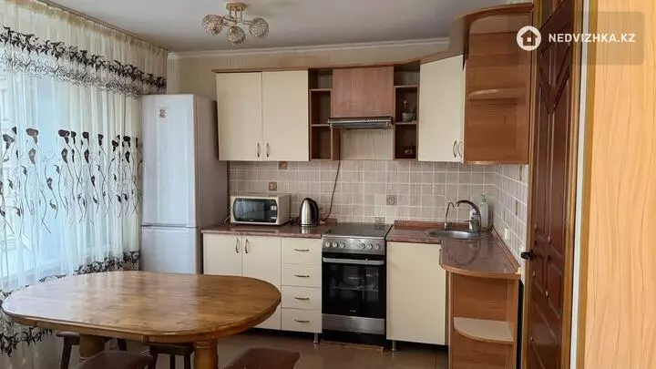1-комнатная квартира, этаж 8 из 9, 31 м², Посуточно, фотография 2