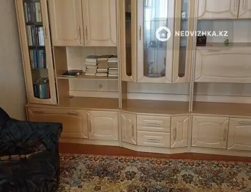 3-комнатная квартира, этаж 4 из 5, 55 м², На длительный срок