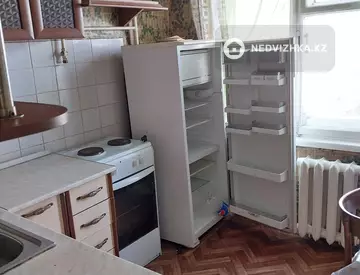 3-комнатная квартира, этаж 4 из 5, 55 м², На длительный срок