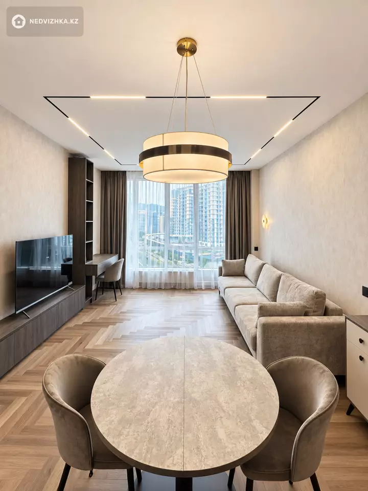 2-комнатная квартира, этаж 10 из 33, 65 м², На длительный срок, фотография 2