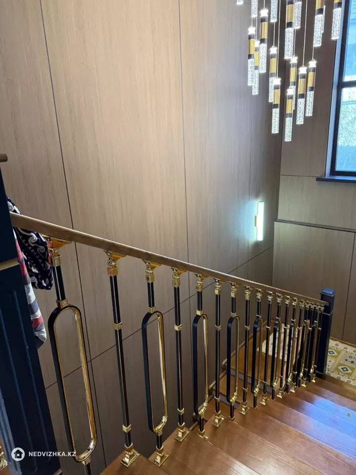 6-комнатный дом, 7 соток, 320 м², фотография 3