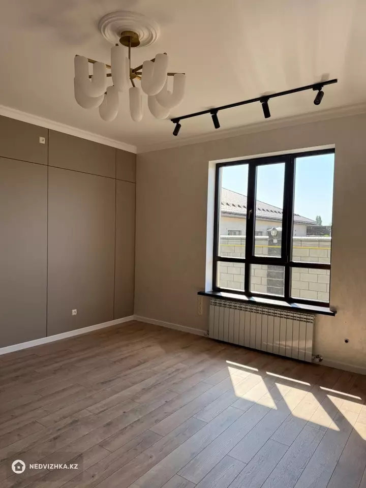 6-комнатный дом, 7 соток, 320 м², фотография 5