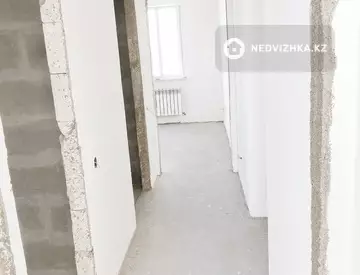 3-комнатная квартира, этаж 2 из 5, 74 м², миниатюра 2