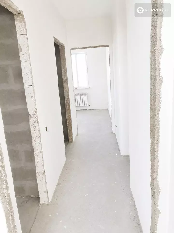 3-комнатная квартира, этаж 2 из 5, 74 м², фотография 2