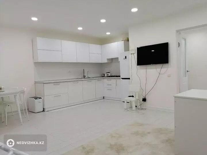 4-комнатная квартира, этаж 5 из 5, 77 м², фотография 3