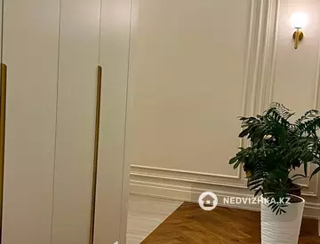 4-комнатная квартира, этаж 4 из 9, 131 м², миниатюра 4