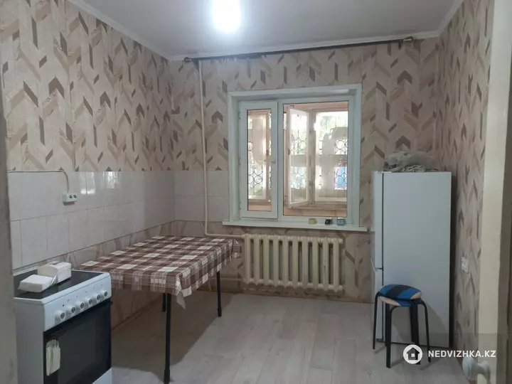 1-комнатная квартира, этаж 1 из 5, 38 м², На длительный срок, фотография 3