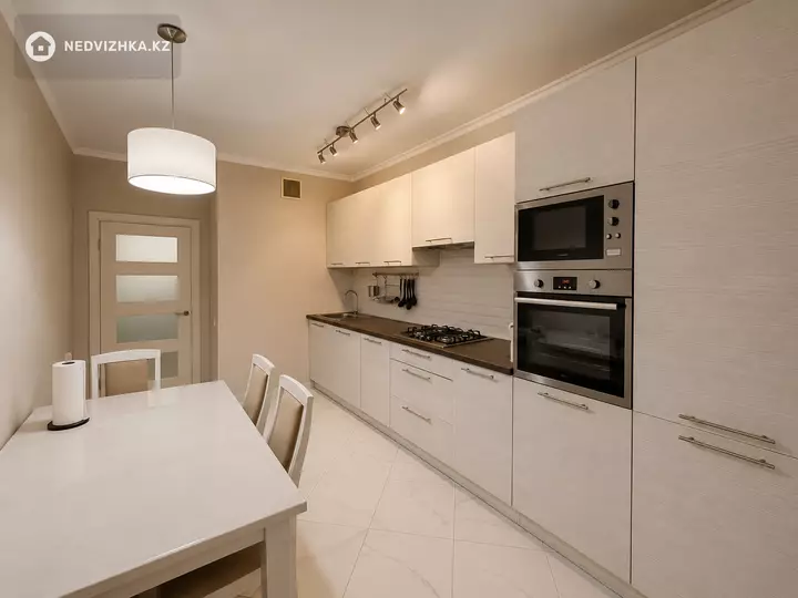 2-комнатная квартира, этаж 5 из 13, 70 м², фотография 2