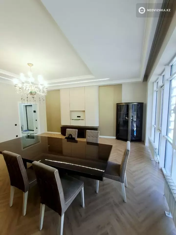 4-комнатная квартира, этаж 5 из 8, 142 м², фотография 3