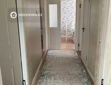 5-комнатная квартира, этаж 4 из 5, 100 м²